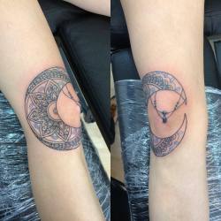 #rodilla #Mandala #luna #moon #hindu #tatu #Tatto #Tattoo #tattoos