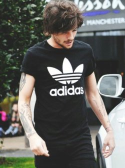 stuckinstylinson:  the Tomlinsons look good in Adidas