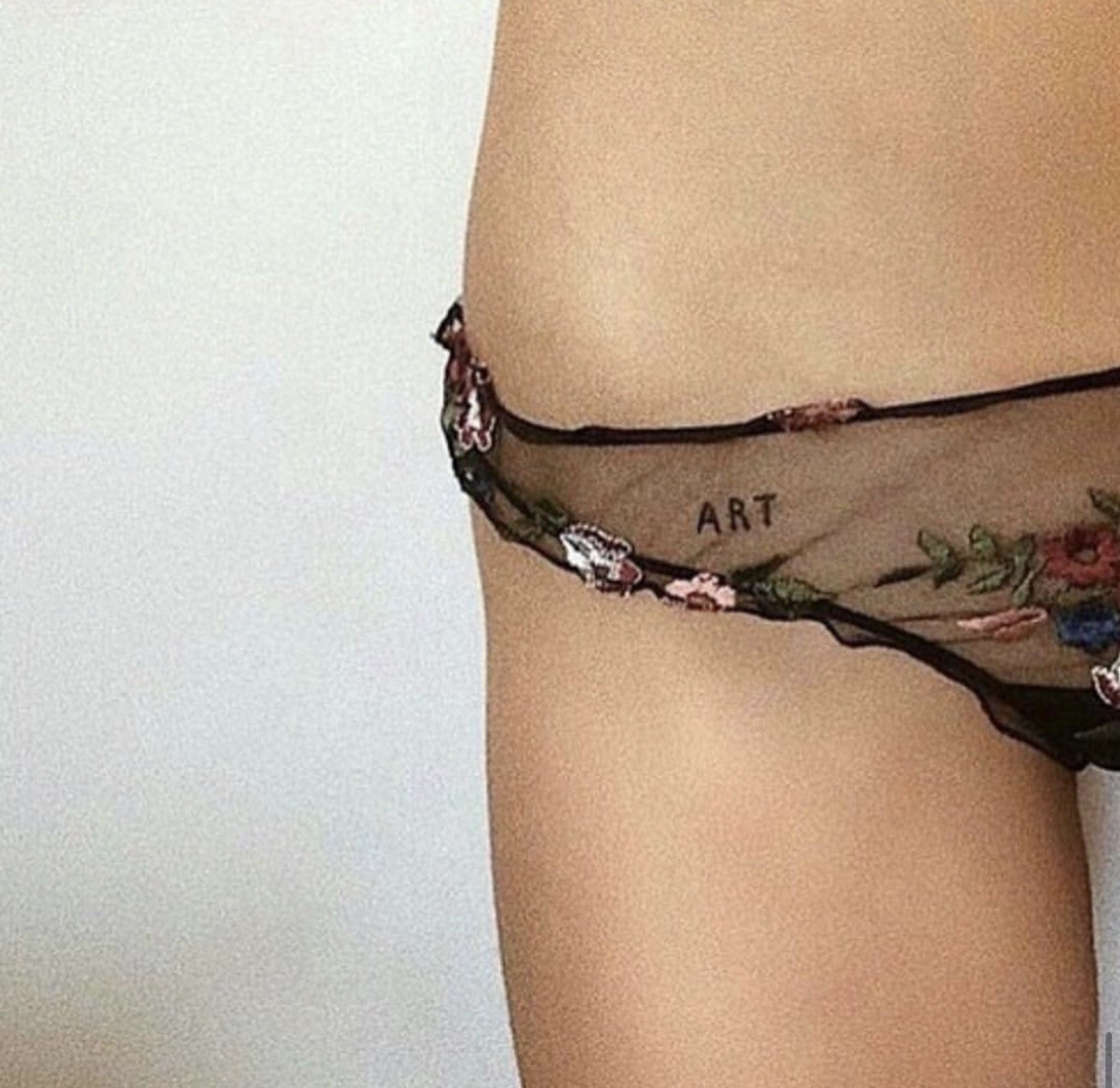 /ˈrezəˌl(y)o͞ot/