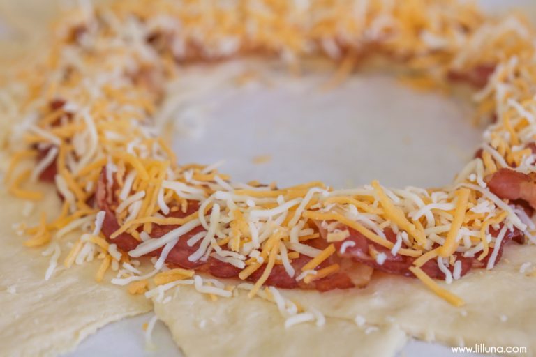 foodffs:  Breakfast Ring Really nice recipes. Every hour. Show me what you cooked!