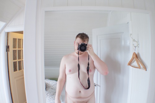 boyonboy:  And 6 nsfw selfies of 2015!! I literally have no idea who to tag now so cya later bye >_> 