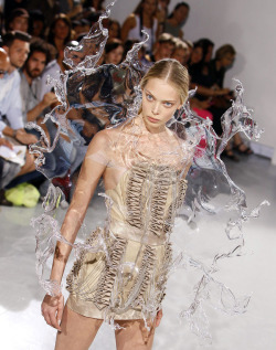 mirnah:  Tanya Dziahileva wearing Iris Van Herpen F/W 2011 Haute Couture 