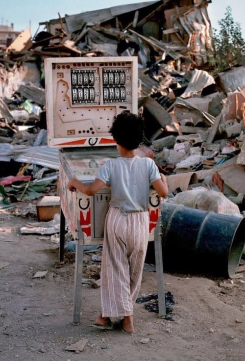 carloskaplan:
“ Steve McCurry: Beirut, Líbano, 1982
”