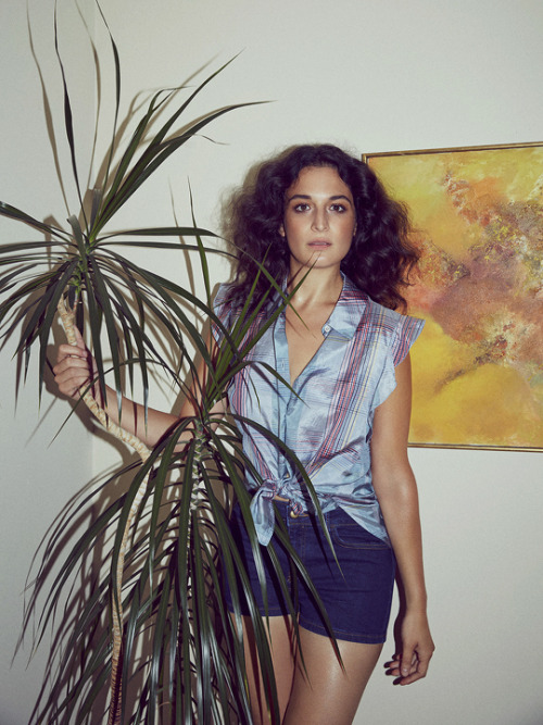 flawlessbeautyqueens:Jenny Slate photographed by Zoey Grossman for Tidal Magazine (2015)