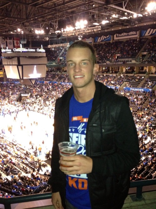 biblogdude:  Fuck yeah! I miss a bud who going to the game then coming back and fucking!