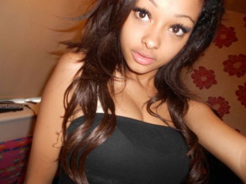 bigboobed-amateurhour:  Ebony girls