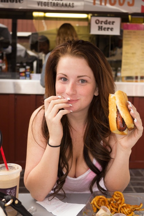 zishy:  Emmy Sinclair from www.zishy.com adult photos