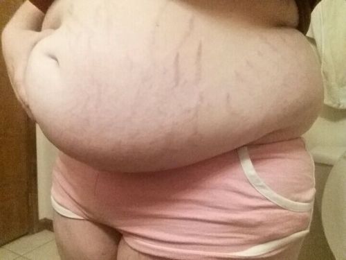 sexyxchubs:  Muffin tops are bae. 🙌😉😘🍔🍟❤️