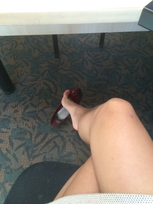 buntoes:  foot fetish much? ☺️ well then, you’ve cum to the right place ☔️👠👣