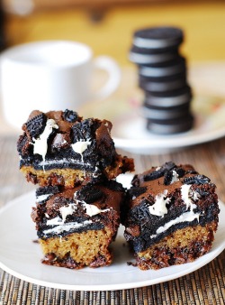 nom-food:Slutty brownies with white chocolate