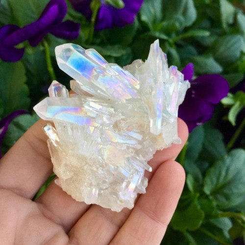 FLASH SALE: Angel Aura Cluster was $59 now $25! Dimensions: 2 inches tall, 2.5 inches wide. DM/Comme