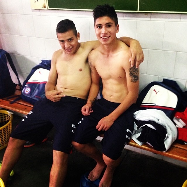 flaitecitos:  http://flaitecitos.tumblr.com/ pura cara de depravao el de la izq