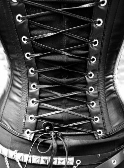 heatherristic:  Corset on We Heart It.