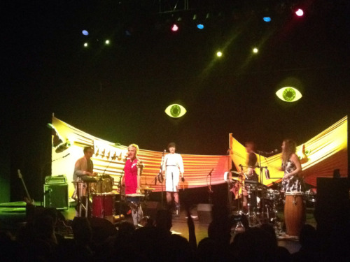 tUnE-yArDs @ the Vic, Chicago October 22, 2014 I showed up to the Vic thinking the tUnE-yArDs crew w