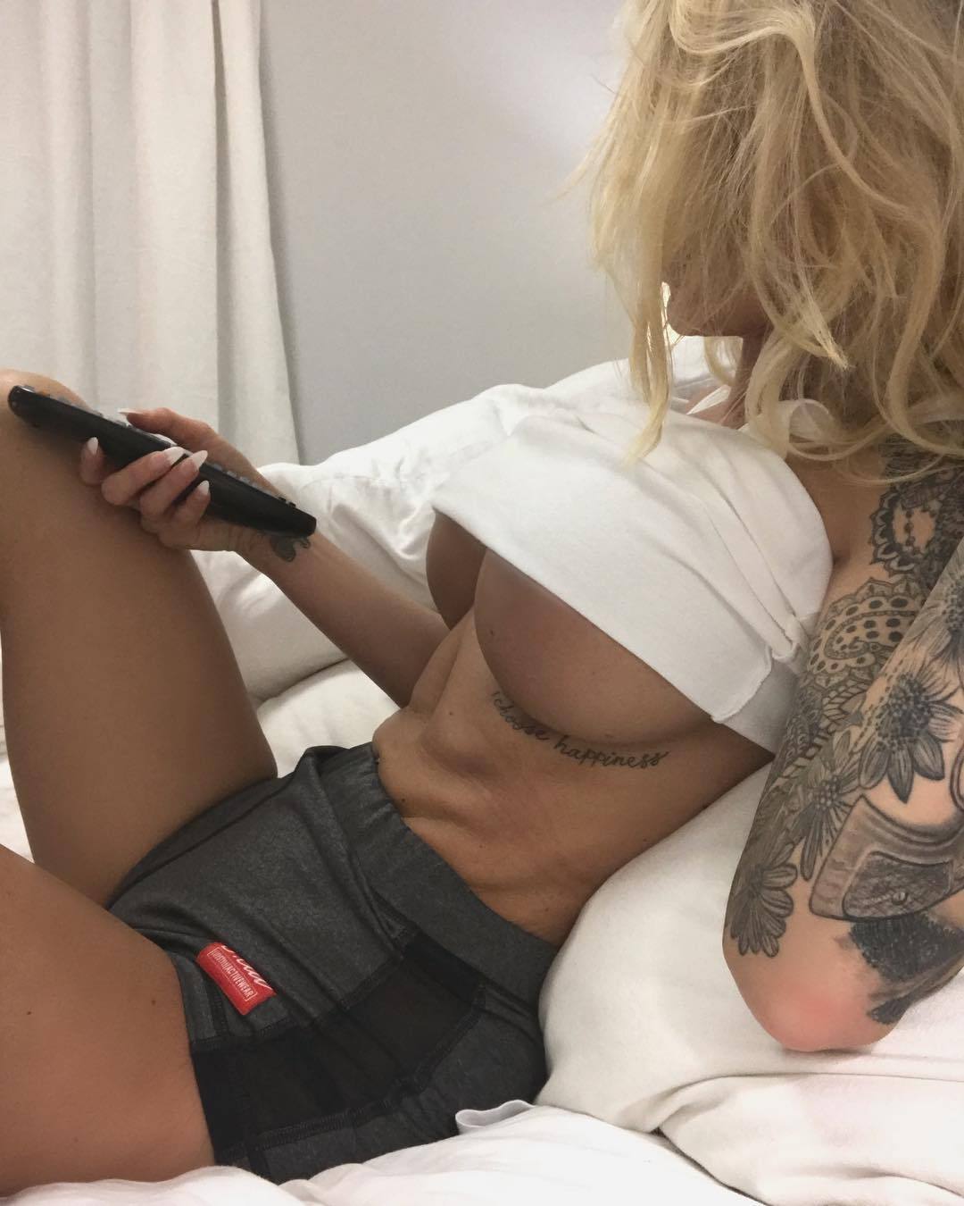 sideboobelse:  So you wanna watch TV laying your head on two large pillows, uh? 
