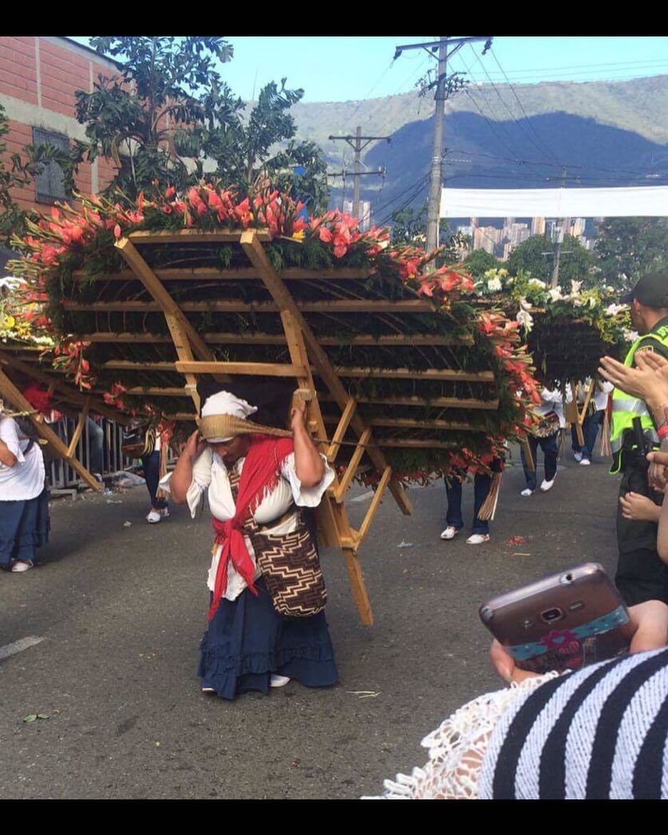 #feriadeflores2017 #desfiledelossilleteros #medellin