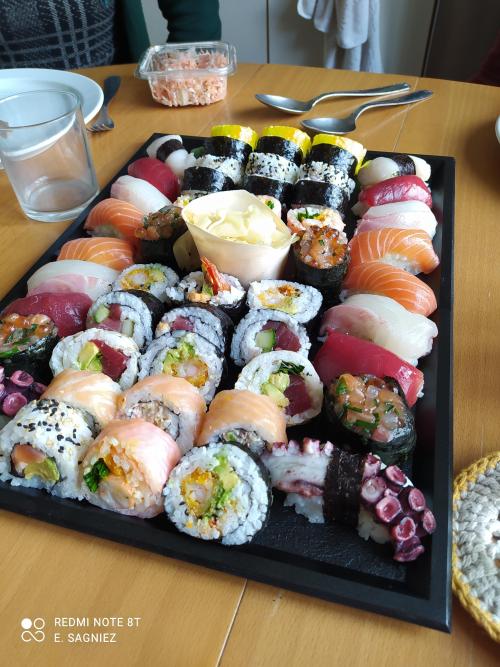 foodmyheart:I’m eating some sushis ! :)