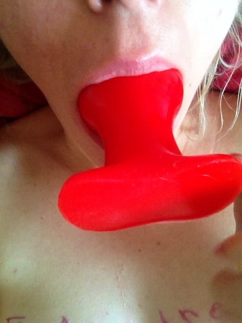 makemedum:  Stretching my mouth, pussy and adult photos