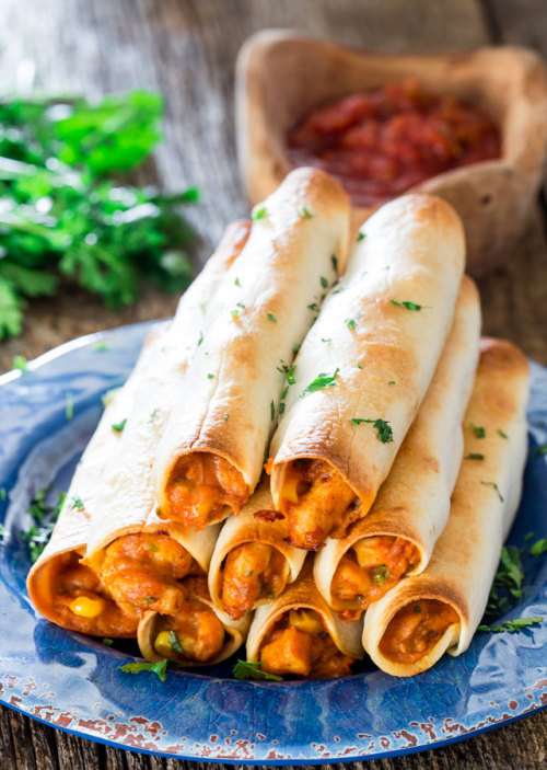 foodffs: CHICKEN TACO TAQUITOSReally nice recipes. Every hour.Show me what you cooked!