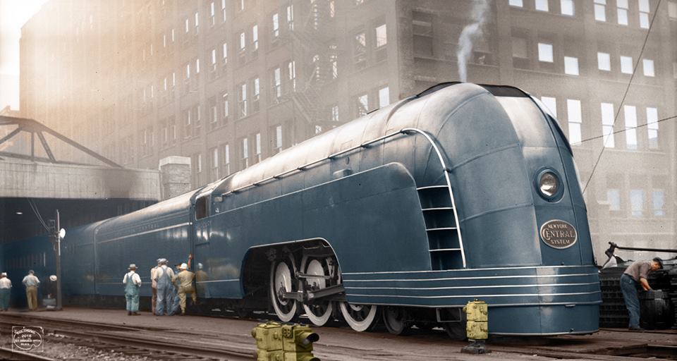 whiskeyandgrit:  1936 - Mercury train in Chicago 