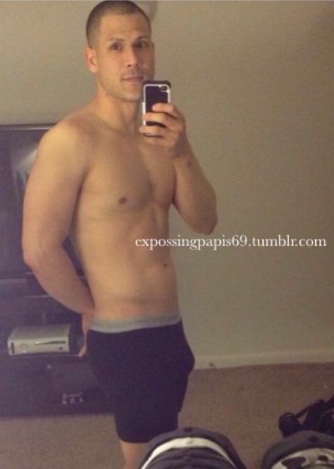 expossingpapis69:  www.expossingpapis69.tumblr.com  Mmmm let me suck that Korean dick💦💦💦😝