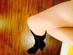 cumcoveredashley:  My new boots!!!hope you