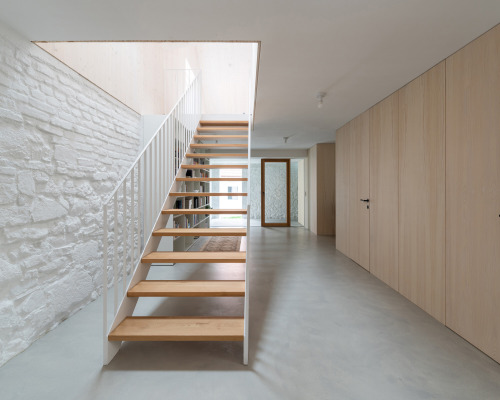 spatula: (via Kozina House - Gessato)  Atelier 111 architekti