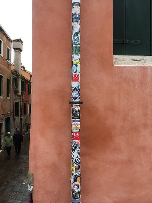 #OPENGIARDINI
Sticker Bombing
Sticking is caring!
Be respectful of historical monuments and religious sites. Be smart with other people’s property.
Download the template and order your 7x7 cm stickers on Pixartprinting or at your local print shop....