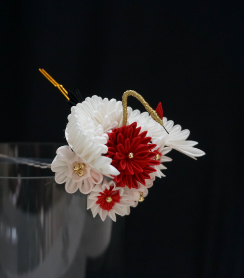 kanzashi-craft:“Tsuru to Kiku” (Crane and Chrysanthemum). Crafted from hand-dyed habutae