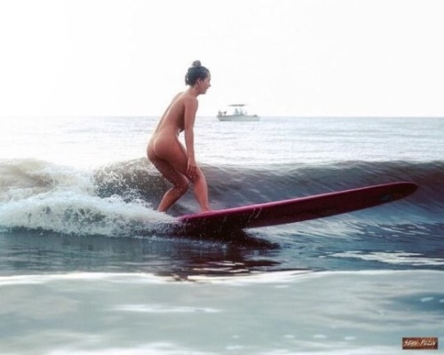 flashme05:Surfing girl.