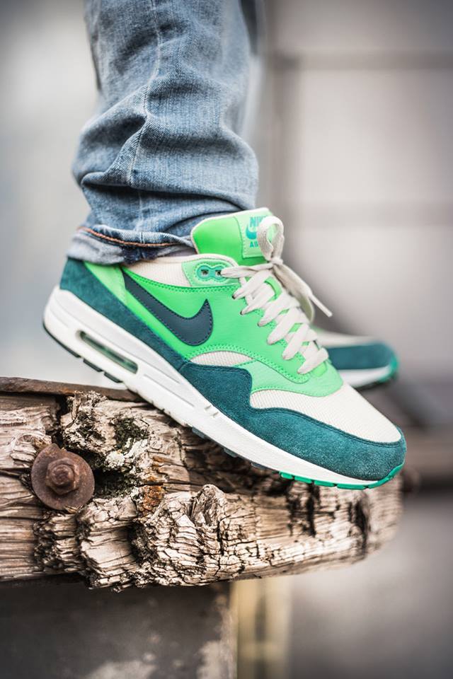 nike air max 1 essential atomic green