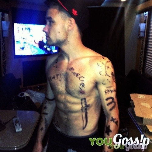 direct-news:   andy_samuels: Me, Zayn, Jordan and Oli gave Liam some tattoos with a sharpie haha 