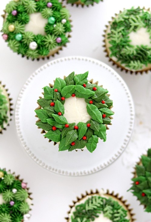 sweetoothgirl:  Christmas Wreath Cupcakes