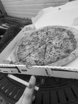 hated-and-helpless:  typical pizza and cigarette