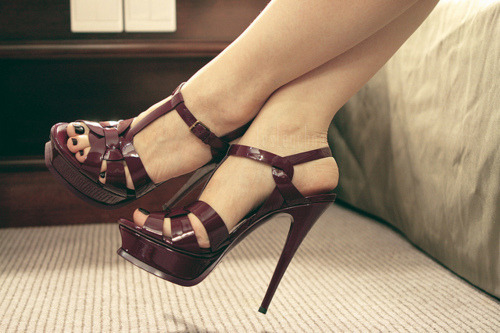 redbottomkitteninheels: UNF…YSL!