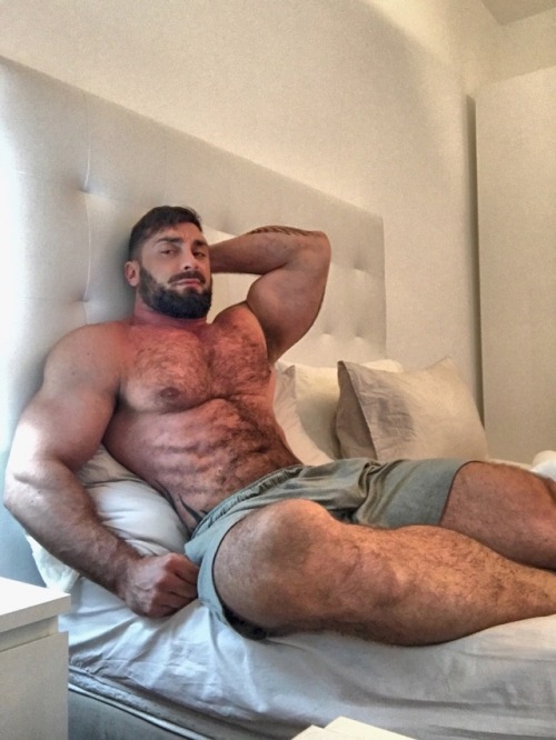 musclelovergr:  Italian muscle hunk Fabio Di Domizio See more: musclelovergr.blogspot.c