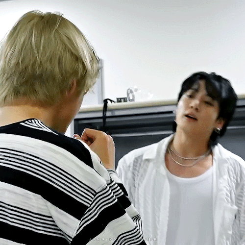 Taehyung Came To Support Jungkook
