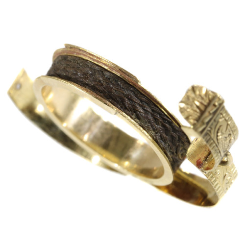  A hidden surprise What is hidden in this extraordinary golden Victorian ring? A piece of a loved-on