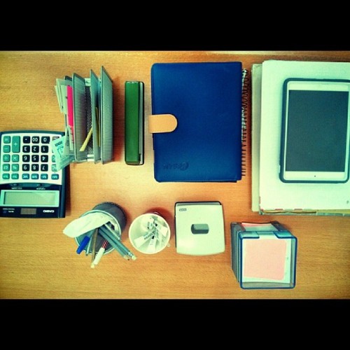 When I Mess My Desk I Make It Tidy .. >> For Better Look Turn Up Ur Face.