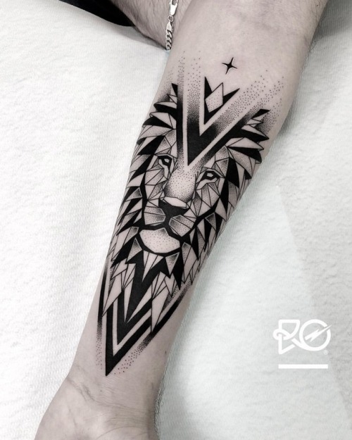 By RO. Robert Pavez • The Last geometric Lion • Done in @zoitattoosthlm 2018 • Bookings open: robert