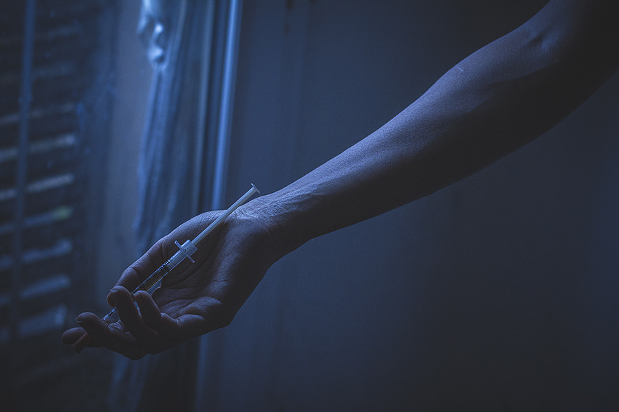 hellish-mind:  GLOW HERE