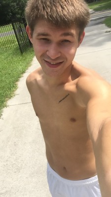 happinessandhugesmiles:  It’s so hot outside!