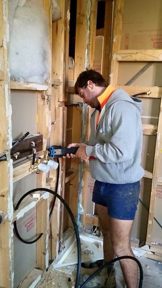 tradieboots:  Those legs &amp; those shorts are driving me crazy with lust.