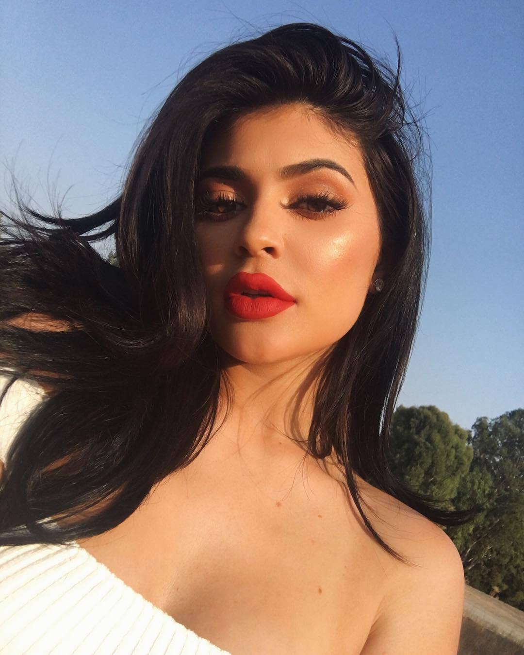 h0ttestcelebrities:  Kylie Jenner   ENJOY. 😎http://pt2391.tumblr.comTHANKS TO