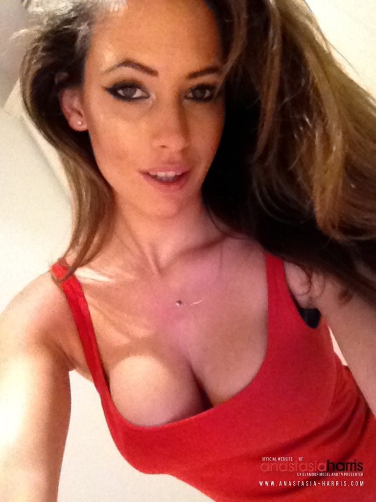 girloftheweekclub:  This week we’ve mostly been enjoying Anastasia Harris!