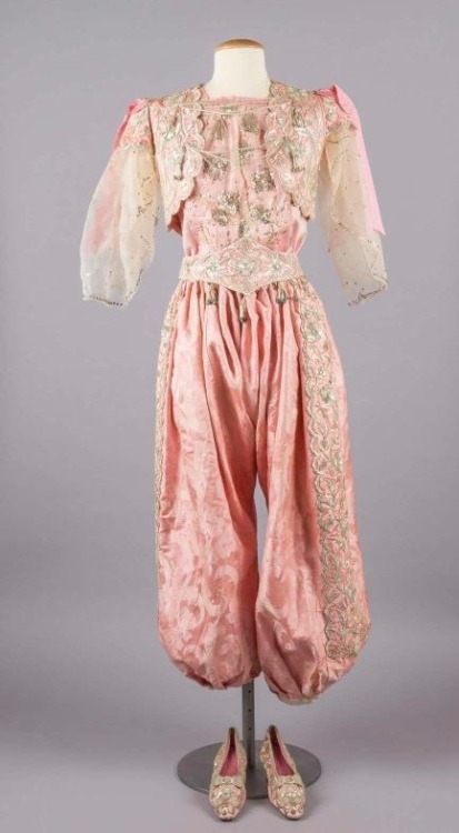 Traditional Libyan attire made of pink satin and silver sequins. It belonged to Rachel Nahum from Tr
