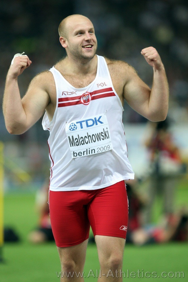 straightmenworshipping:  straightdudesexting:  Beefy and sexy Polish Olympian Piotr