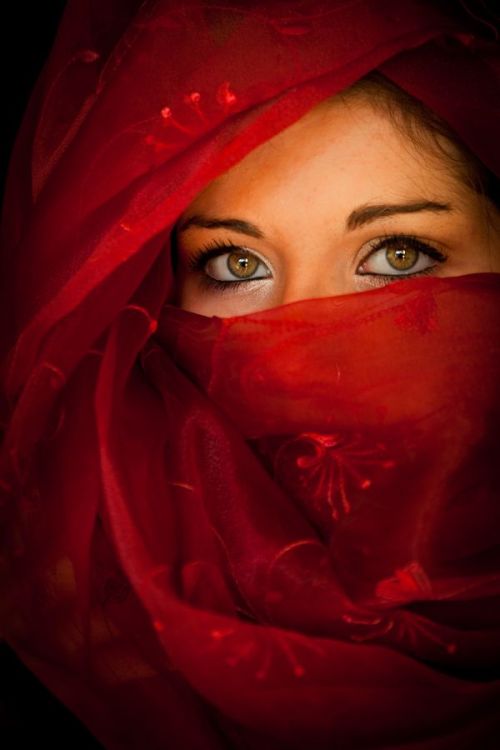 missbrattling:  lustfulang3l:  They speak volumes   Always .. it’s where the story is written for those who can read it..