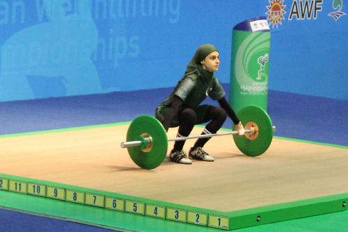 2brwngrls:aquilastyle:Muslimah weightlifter wins right to compete in modest clothingHeavy lifting do