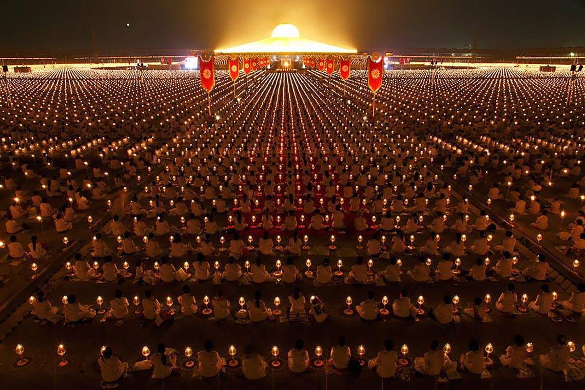 En Tailandia mas de 1 millón de niños se reúnen para meditar y regenerar el planeta. El objetivo de esta iniciativa es que los niños, llamados “V Stars” (estrellas virtuosas) se reúnan y compartan sus experiencias en torno a “hacer el bien” en sus...